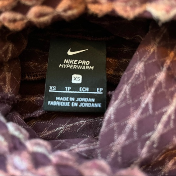 Nike Woman’s Top Size XS - Picture 2 of 3